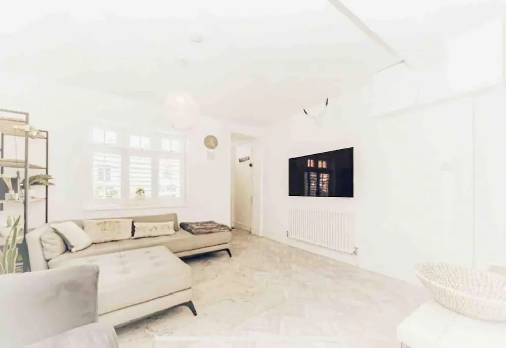 Teddington Terraced Cottage 3 Floors, 3 Bedrooms