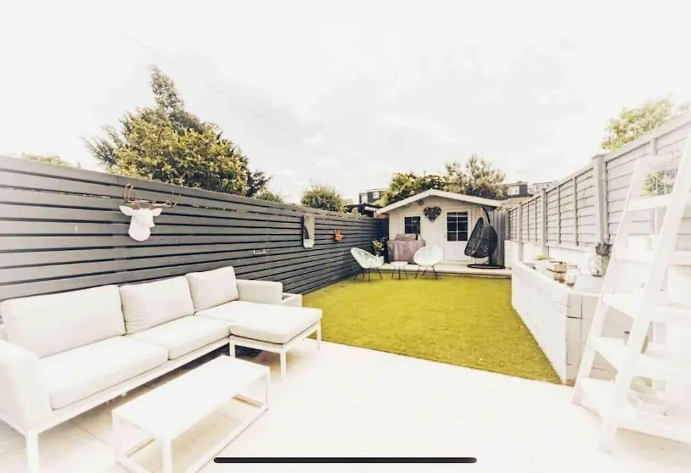 Teddington Terraced Cottage 3 Floors, 3 Bedrooms United Kingdom