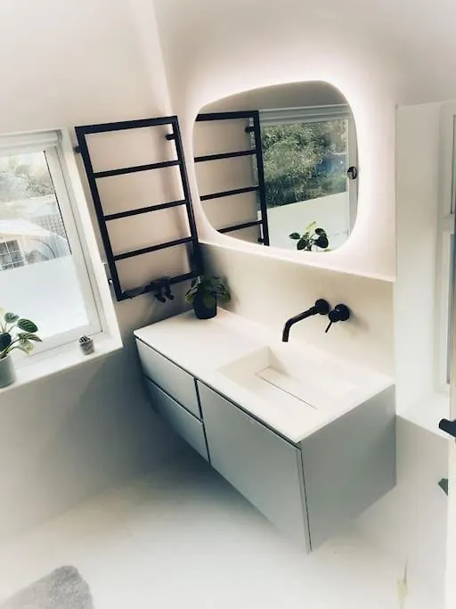 Teddington Terraced Cottage 3 Floors, 3 Bedrooms 0*,  United Kingdom