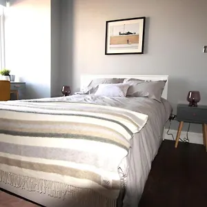 Apartment Lovely, Cosy 3 Bedroom, Teddington