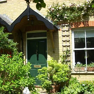 Bed & Breakfast Old Station Gardens, Sw London, Teddington